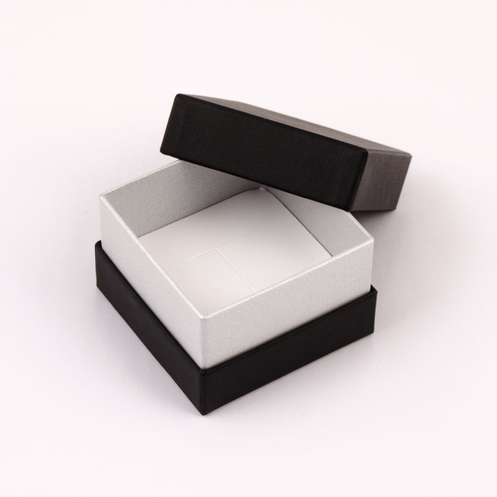 Ювелірна подарункова коробка чорна, срібна середина
