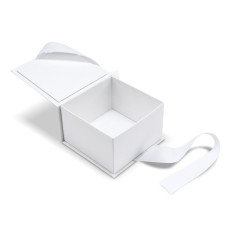 Коробка 12 x 12 x 7,5 см біла