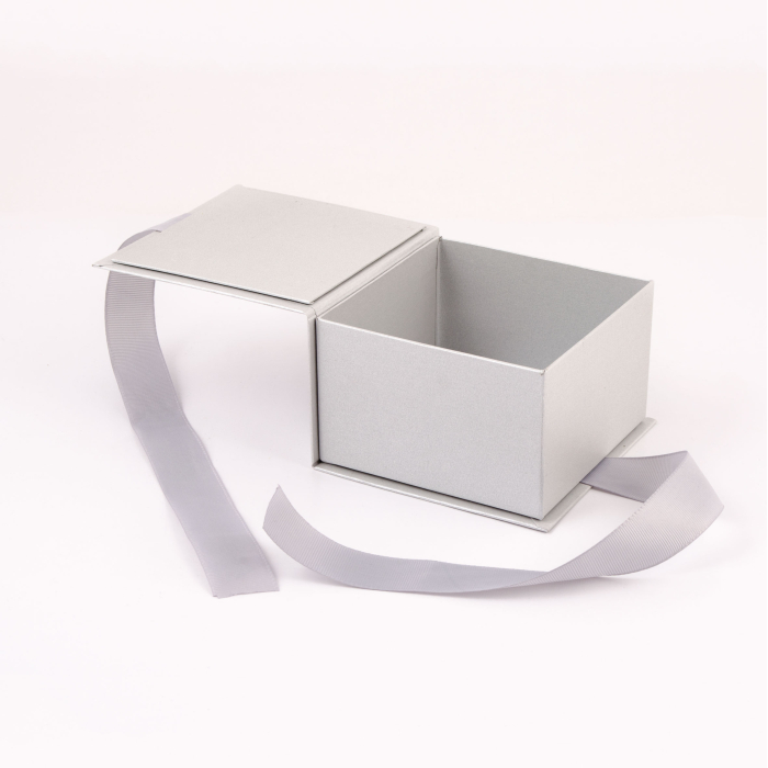 Подарункова ювелірна коробка срібна