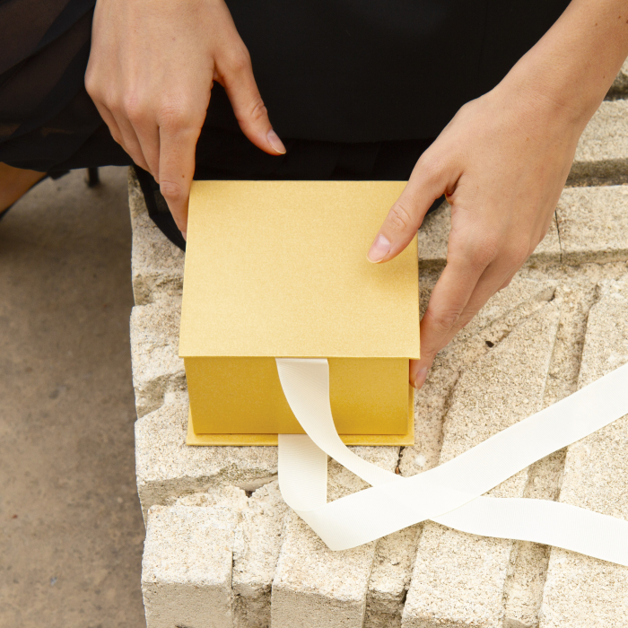 Подарункова ювелірна коробка золота