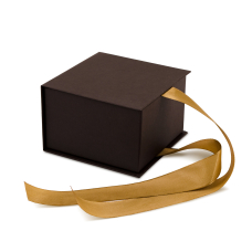 Коробка 12 x 12 x 7,5 см коричнева