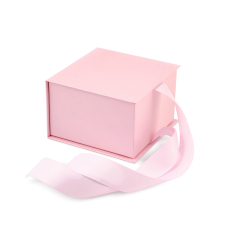 Коробка 12 x 12 x 7,5 см рожева