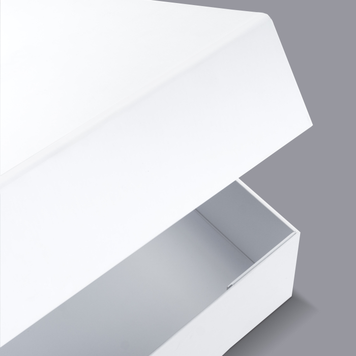 Подарункова картонна коробка на магнітах біла