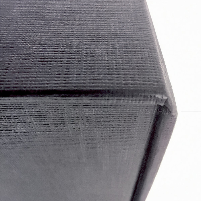 Подарункова картонна коробка на магнітах чорна