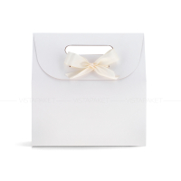 Коробка-пакет 24х25х10 см картонна біла з стрічкою